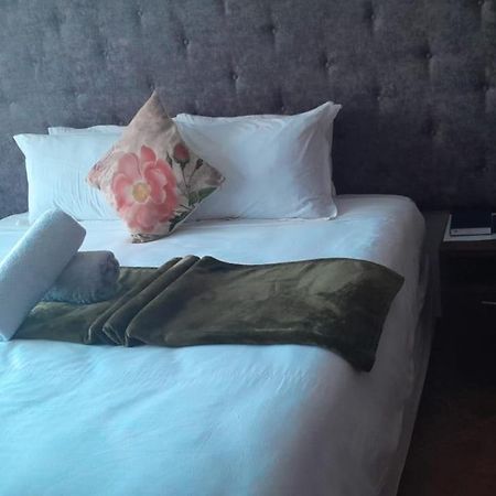 Royal Guesthouse 姆通济尼 外观 照片